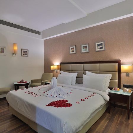 Krios Hotel - Near Sg Highway, Amhedabad Dış mekan fotoğraf