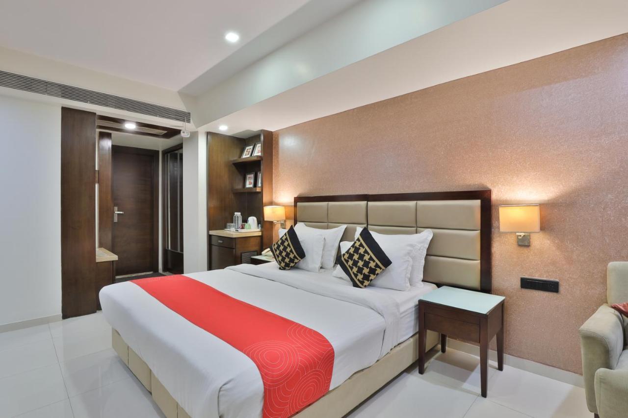 Krios Hotel - Near Sg Highway, Amhedabad Dış mekan fotoğraf