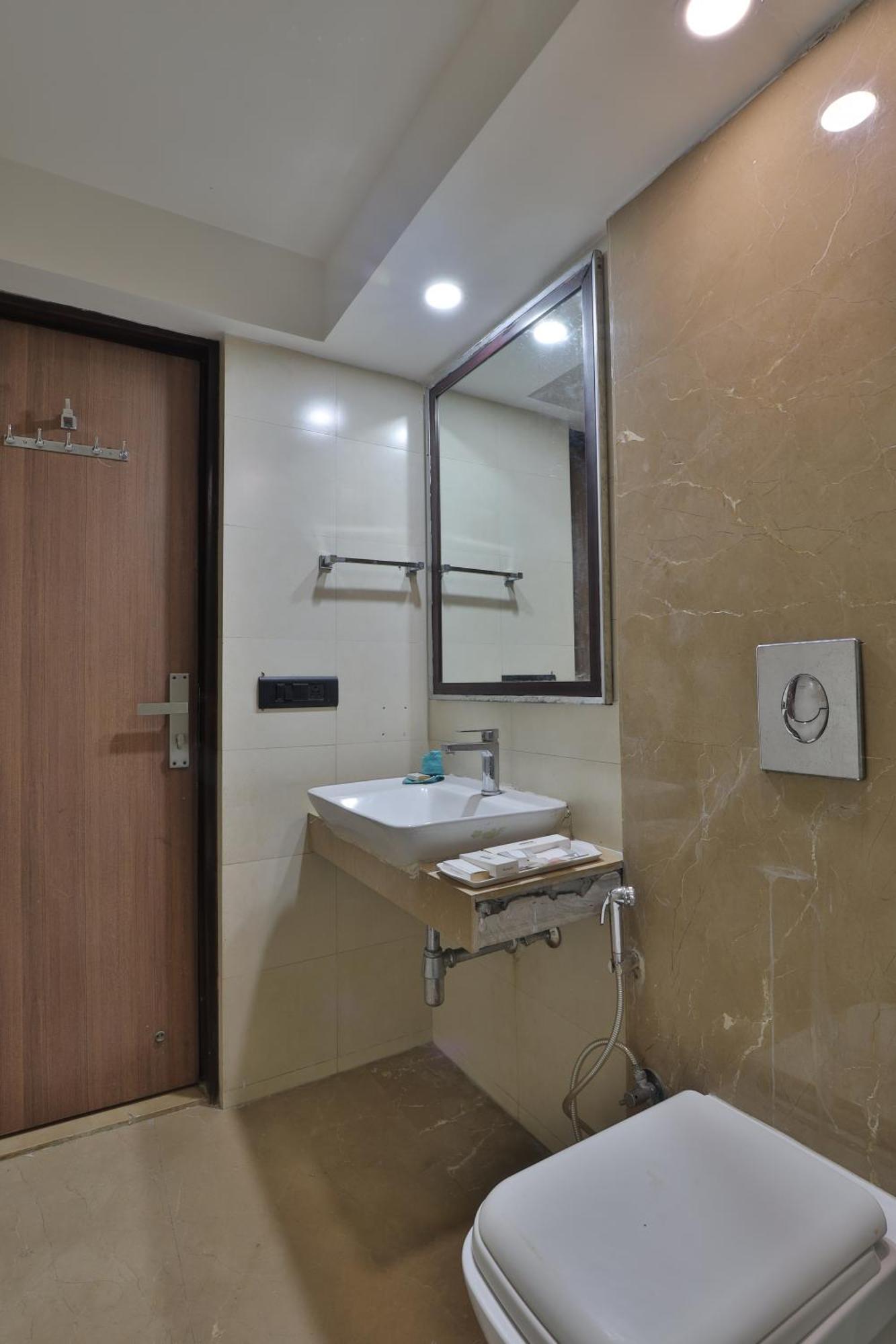 Krios Hotel - Near Sg Highway, Amhedabad Dış mekan fotoğraf