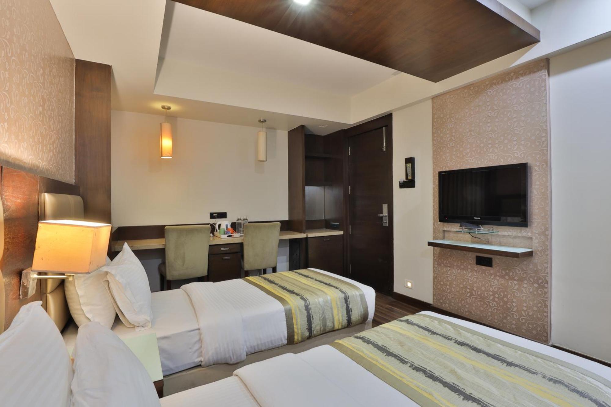 Krios Hotel - Near Sg Highway, Amhedabad Dış mekan fotoğraf