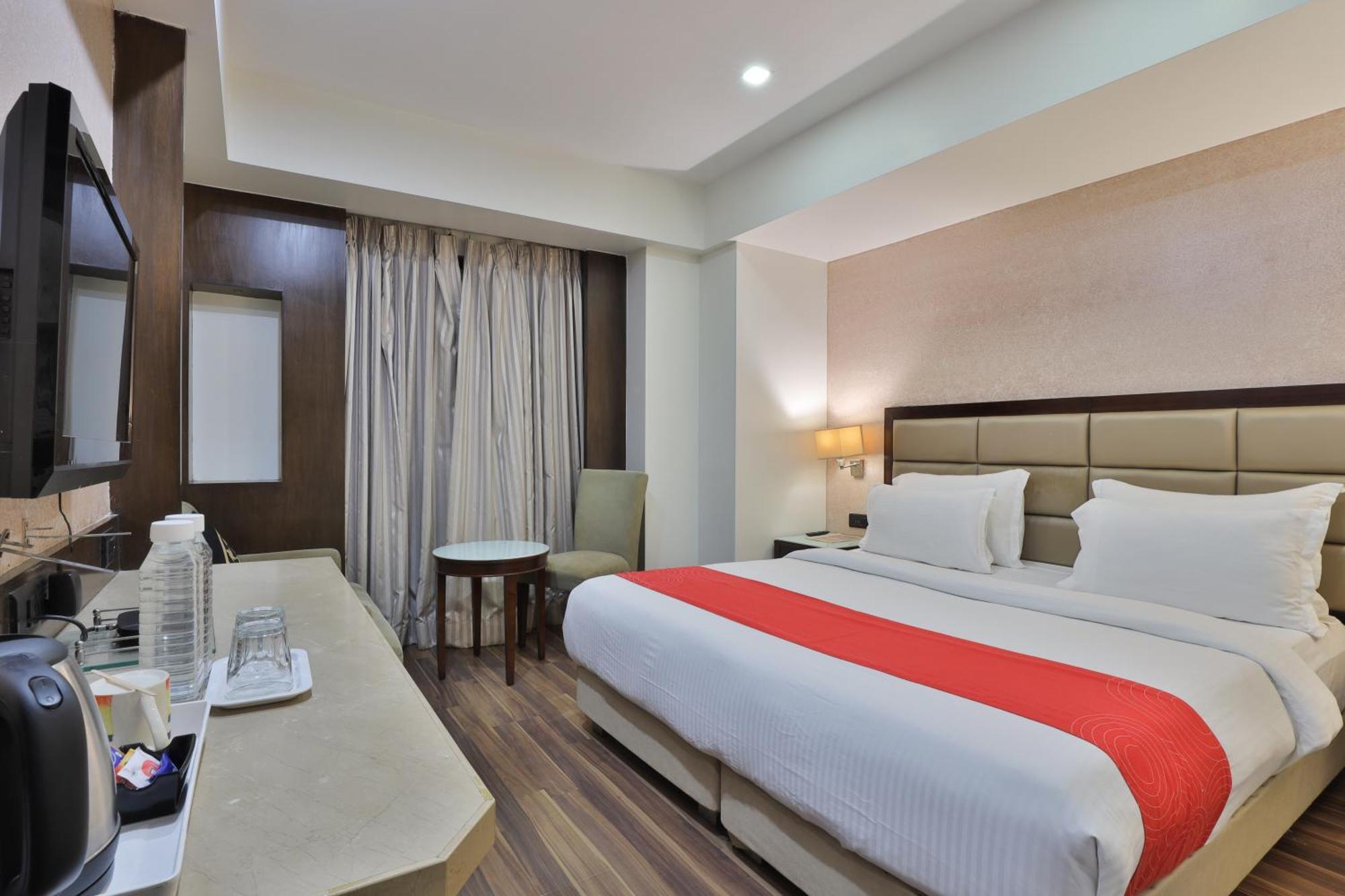 Krios Hotel - Near Sg Highway, Amhedabad Dış mekan fotoğraf