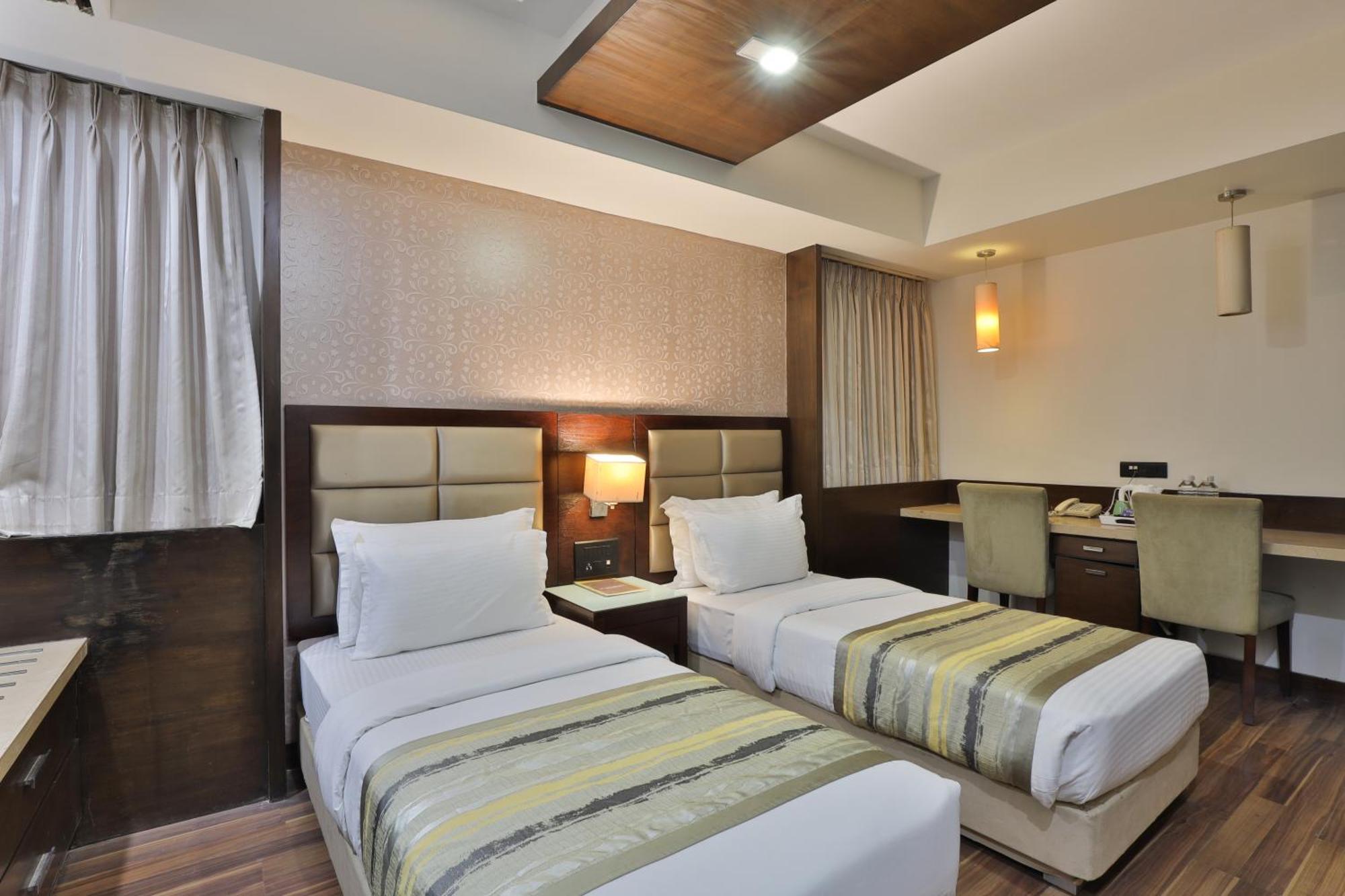 Krios Hotel - Near Sg Highway, Amhedabad Dış mekan fotoğraf